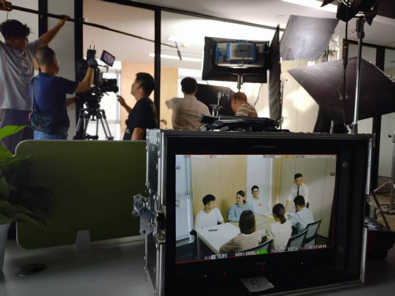 宁陕县TVC拍摄公司：科技产品视觉化大师，诠释未来感与功能美学